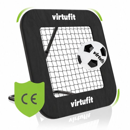 Zwarte VirtuFit voetbalrebounder met een zwart-wit geblokt voetbal erop. CE-logo op groene schildvormige sticker.