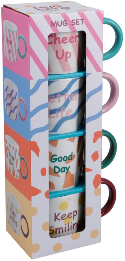 Verpakking van vier mokken met cirkelvormige handvatten, gestapeld. De doos toont afbeeldingen van de mokken met hun patronen en teksten: 'Cheer Up', 'Better Life', 'Good Day', 'Keep Smiling'.