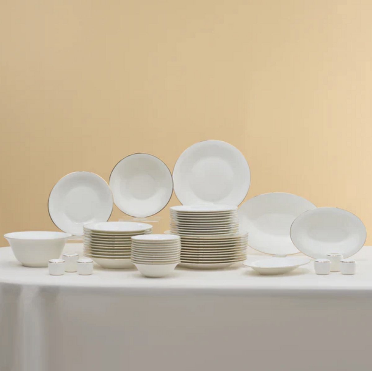 Karaca Fame Gold - Serviesset 58-delig – 12 Personen – Luxe Parelmoer Dinerservies – Wit/Goud – New Bone Servies