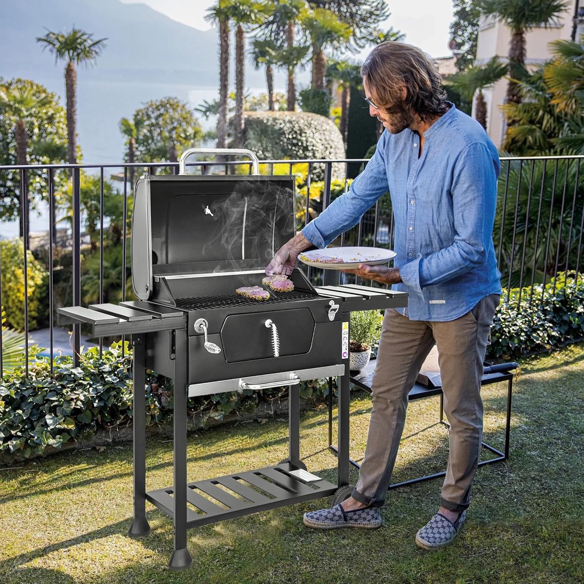 GrillMaster Pro Friend XXL Houtskool BBQ Grill met Dubbel Grillrooster, Deksel met Thermometer en Inklapbare Zijtafels – Professionele Stalen Buitenbarbecue 66 x 112 x 125 cm voor Tuin en Terras