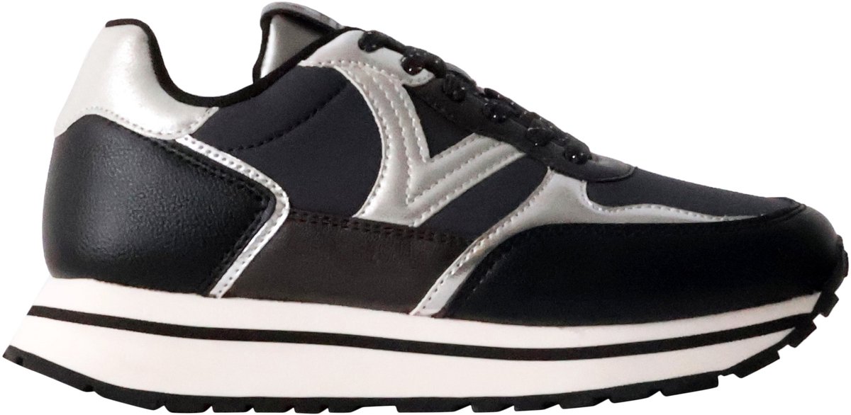 Lage sneakers met veters