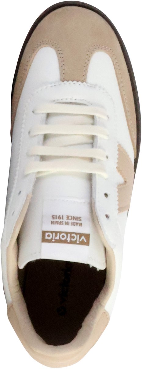 Sneakers met veters