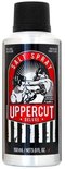 Zilveren spuitbus Uppercut Deluxe Salt Spray met zwarte dop. Label toont boksend figuur en tekst.