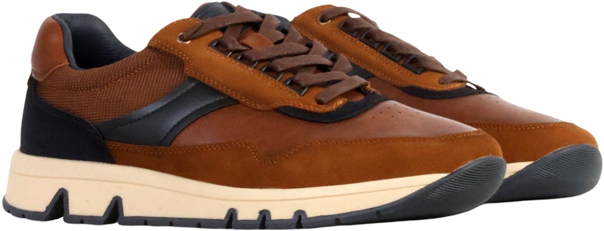 Lage sneakers met veters