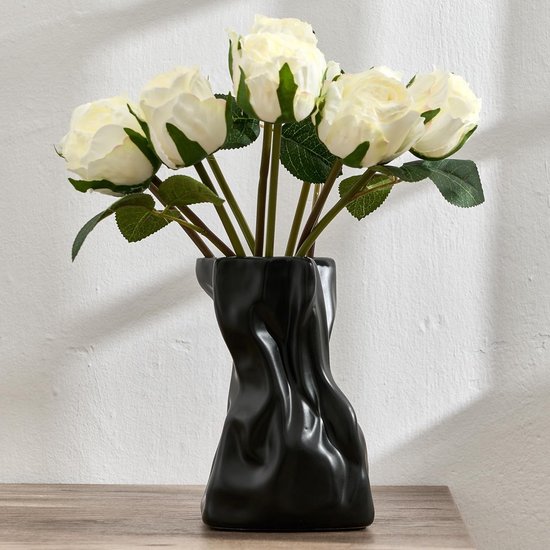 Elegante Matte Zwarte Keramische Bloemenvase van 16.2 cm, Handgemaakt, Modern en Scandinavisch Design voor Woondecoratie en Bloemstukken in de Woonkamer