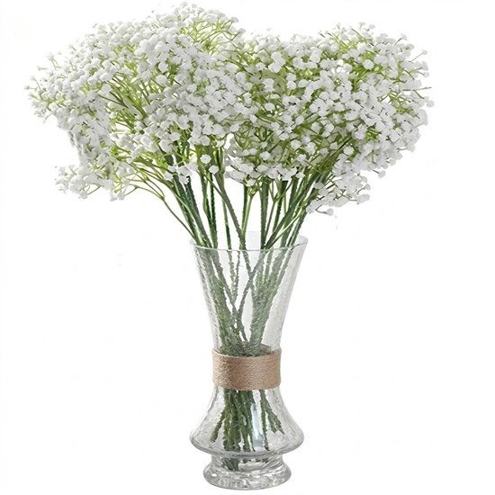 Bouquet de fleurs artificielles blanches aux fines fleurs dans un vase en verre décoré de corde, isolé sur fond blanc.