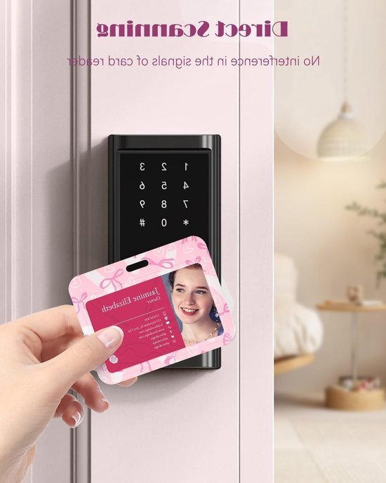 Stijlvolle Horizontale ID Kaarthouder met Strikpatroon, Retractable Badge Reel en Afneembare Lanyard voor Optimale Bescherming van Je Kaarten — afbeelding 4