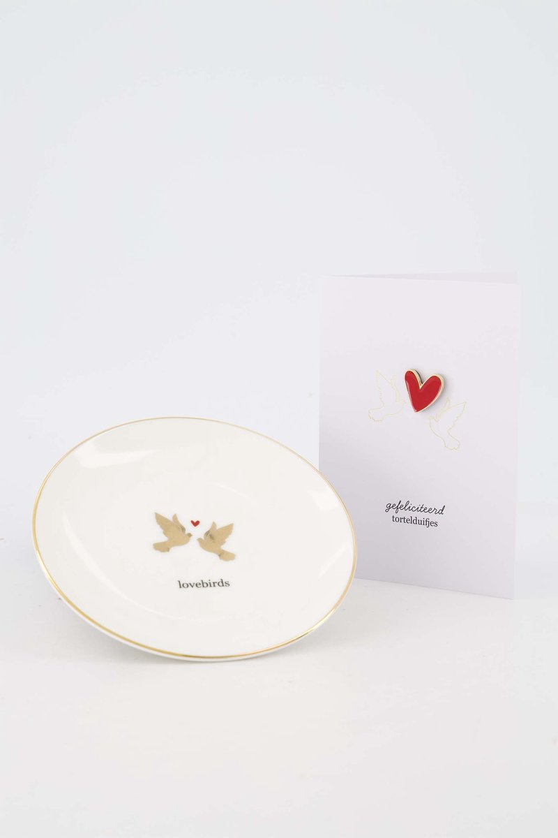 Zusss Set Van Een Gebaksbordje Lovebirds Met Ansichtkaart Magneet Gefeliciteerd Tortelduifjes - Verjaardag - Cadeau Dames Keramiek White / Gold