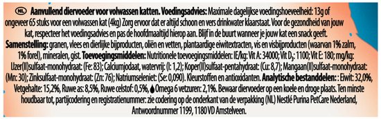 Felix Crispies kattenvoer met zalm en forel. De verpakking bevat 45g en is voor volwassen katten.