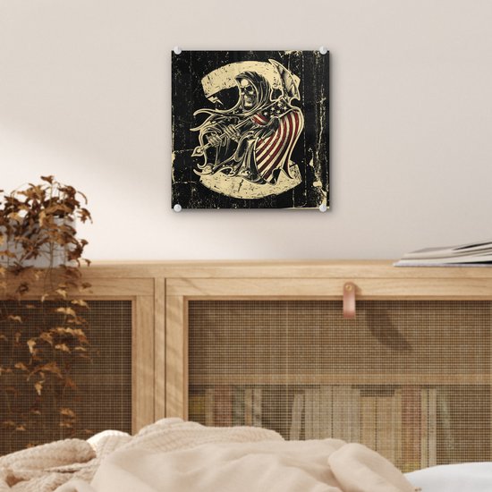 ® Glasschilderij 20x20 cm - Schilderij acrylglas - Een illustratie van een biker-patch met een schedel - Foto op glas - Muurdecoratie woonkamer - Wanddecoratie slaapkamer - Schilderijen