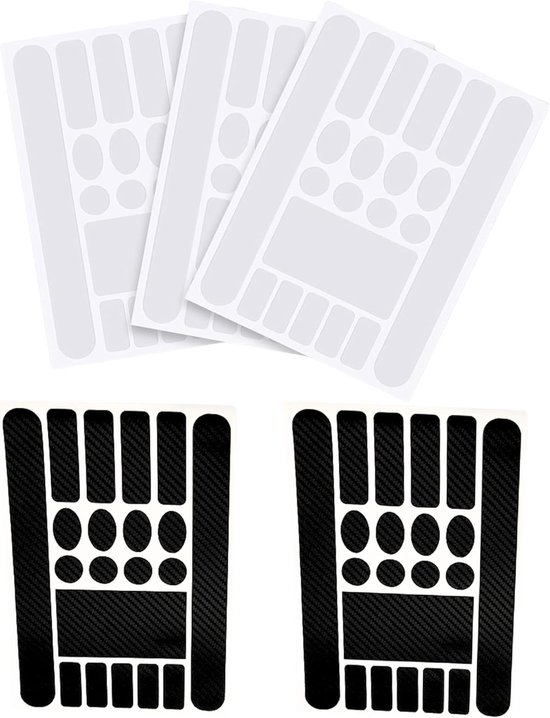 Verschillende vellen met doorzichtige en zwart carbon-look framebeschermingsstickers in diverse vormen en maten.