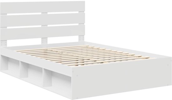 Wit bedframe met hoofdeinde, lattenbodem en opbergvakken, schuin aanzicht.