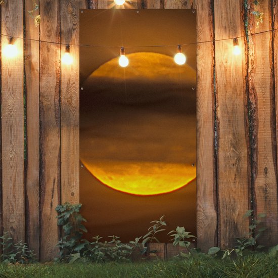 Tuinposter 100x200 cm - Tuindecoratie Maan - Wolken - Oranje - Poster voor in de tuin - Buiten decoratie - Schutting tuinschilderij - Tuindoek muurdecoratie - Wanddecoratie balkondoek