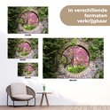 Différentes tailles d'une vue d'un cerisier sakura en fleurs à travers un cercle de pierre.
