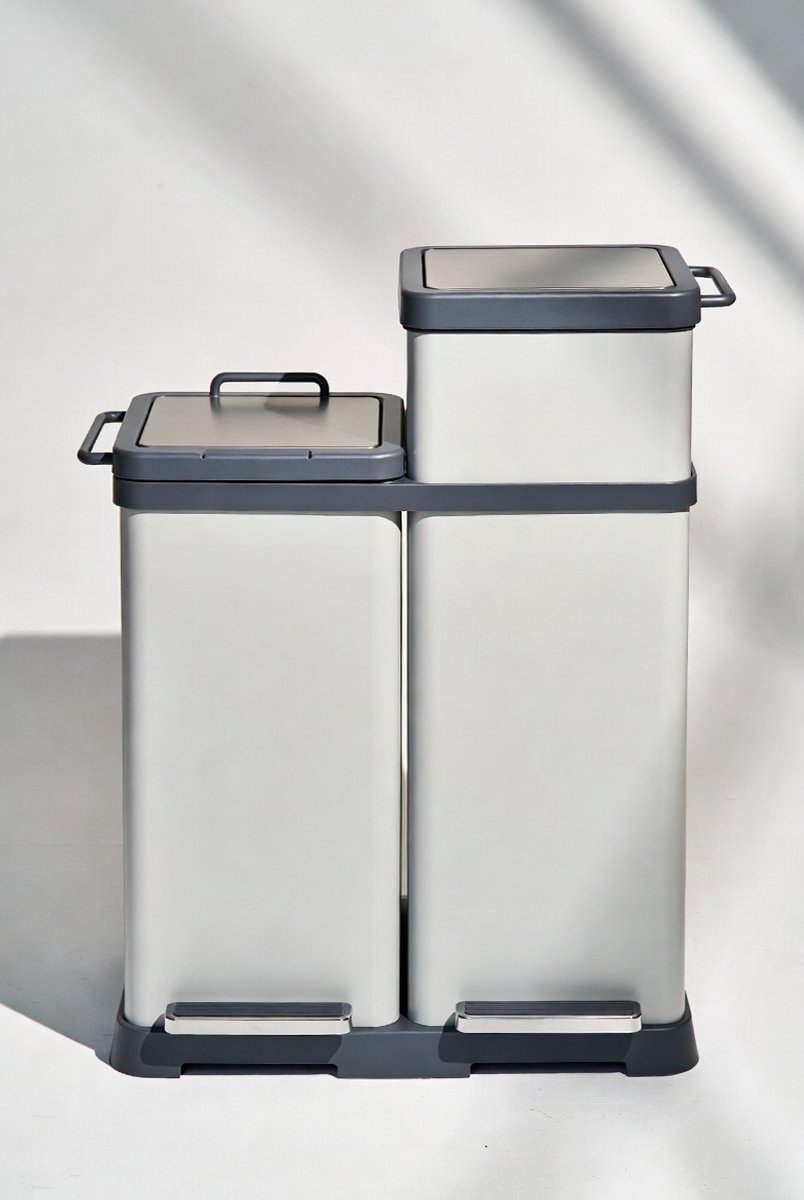 Luxe 3-Vaks Afvalscheidingsprullenbak 54L – RVS Pedaalemmer met Soft Close, Geurvrij, Fingerprint Proof, 3x18L Uitneembare Binnenemmers – Keuken, Kantoor & Thuis Recycling Systeem Zilver Ganeey