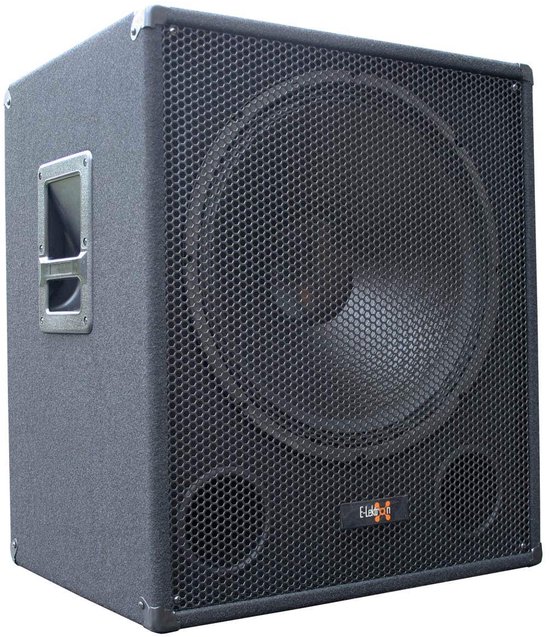 Zwarte PA subwoofer met een groot rooster, oranje logo, 18 inch woofer en handgrepen aan de zijkant.