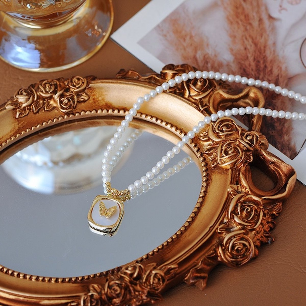 Parelketting met Vlinder Hanger – Goud - Moeder van Parel Vlinder Ketting – Vintage Stijl Parelketting – Cadeau voor Haar
