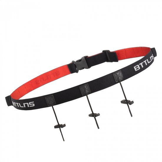 Ceinture de dossard BTTLNS noire avec doublure rouge et trois clips. Logo BTTLNS.