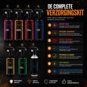 Een set auto-reinigingsproducten met zeven flacons: Snow Foam, Ceramic Shampoo, Wheel Cleaner, Clear Glass, Interior Cleaner, Anti Insect en Car Paint & Glass Coating 2in1, met bijbehorende iconen.