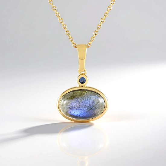 Collier en or avec une grande labradorite bleue ovale en cabochon et un petit saphir bleu.