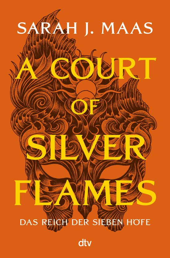 Boekomslag 'A Court of Silver Flames' van Sarah J. Maas met een oranje achtergrond en een gedetailleerd, bruin masker met gouden letters.