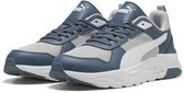 Blauwe PUMA sneakers met witte en grijze details. Gemaakt van leer en mesh, met vetersluiting.