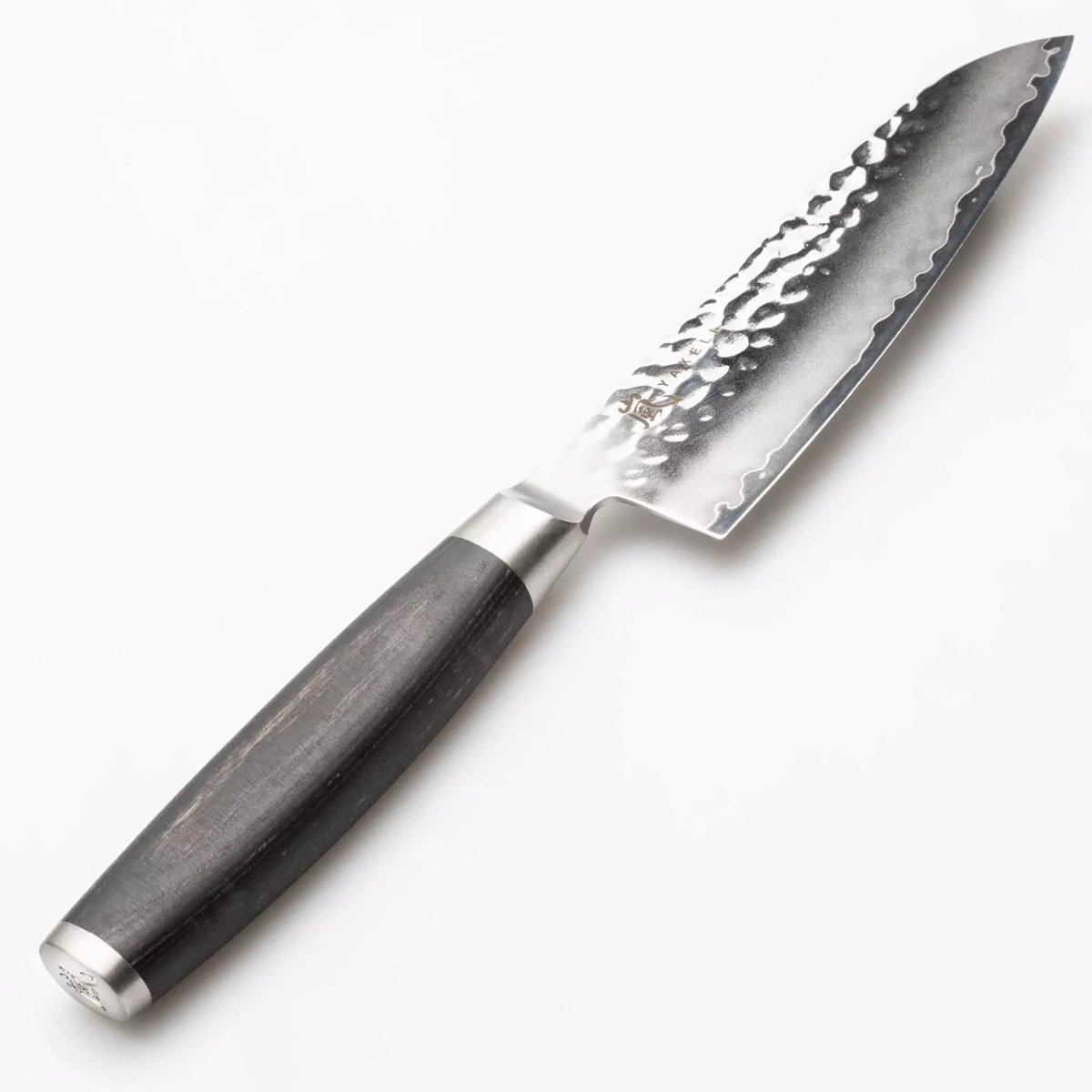 Yaxell Taishi Santoku Mes 12,5 cm – VG-10 Staal – Hardheid 61 HRC – Tsuchime Afwerking – Gehamerd Lemmet – Zwart Pakka Beukenhout Handvat