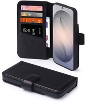 Zwarte leren wallet bookcase, opengeklapt, met vier kaarthouders en een telefoon.