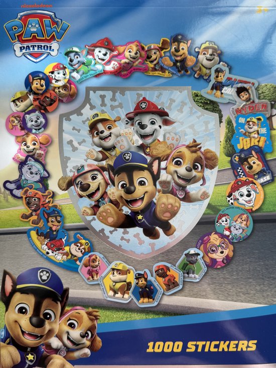 Een grote verzameling Paw Patrol stickers, waaronder de pups Chase, Marshall, Skye en Rubble, die samenwerken.