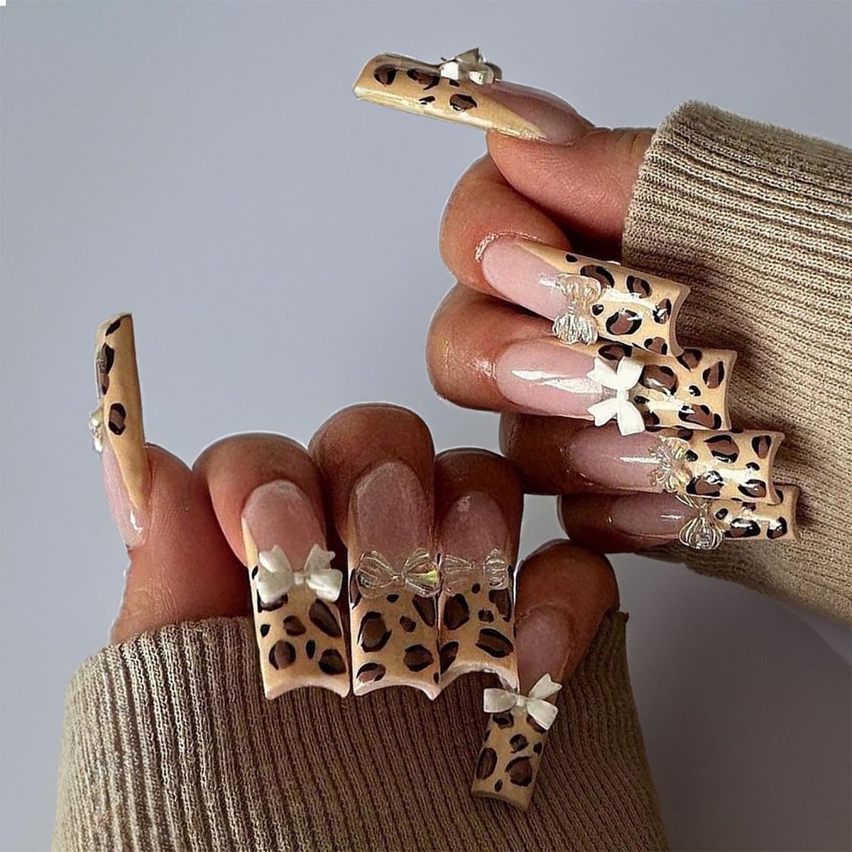 Dailygoods- Valse Nagels 24 Stuks - Franse Tip Plaknagels - Lange Ovale Kunstnagels - Bruin Cheetah Glans - Inclusief Nagelvijl - 3D Design