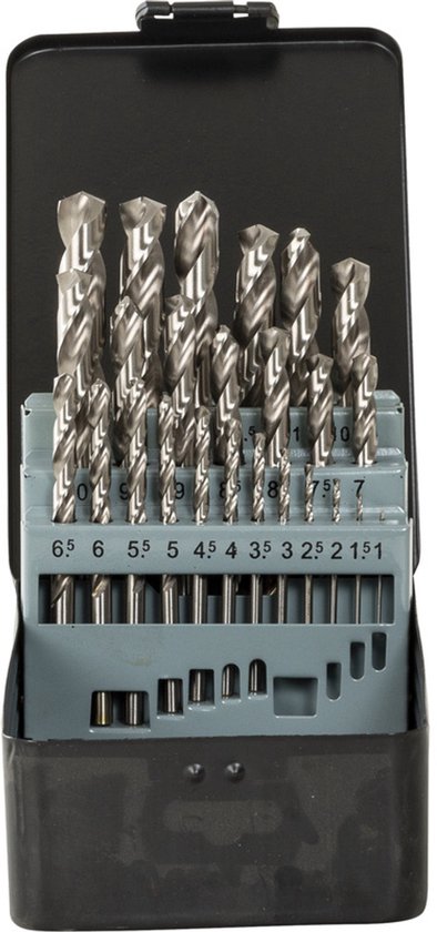 Zwarte cassette met open deksel, waarin een assortiment metalen boren van verschillende maten, van 1,5 tot 6,5 mm.