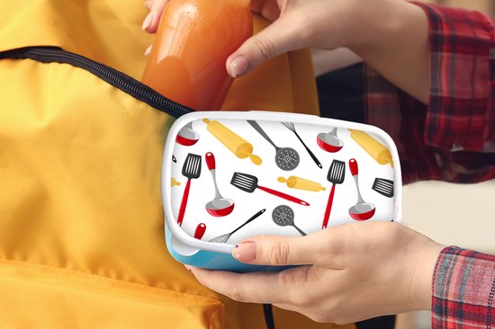 Broodtrommel Blauw - Lunchbox - Brooddoos - Patronen - Keukengerei - Spatel - Deegroller - 18x12x6 cm - Kinderen - Jongen