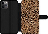 Bookcase Geschikt voor iPhone 11 Pro telefoonhoesje - Dierenprint - Luxe - Goud - Bruin - Met vakjes - Wallet case met magneetsluiting
