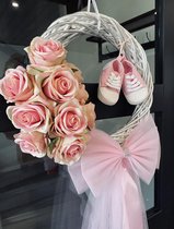 AUTODECO.NL - MILA Luxe Geboorte Krans - Voordeur Krans - Baby Krans - Geboorte Versiering Meisje - Deur Krans - Roze Deur Decoratie - Cadeau voor Geboorte - Baby Girl - Babyshower - Kraam cadeau