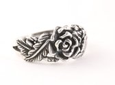 Bewerkte zilveren ring met roos - maat 18