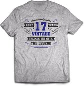 17 Jaar Legend - Feest kado T-Shirt Heren / Dames - Antraciet Grijs / Donker Blauw - Perfect Verjaardag Cadeau Shirt - grappige Spreuken, Zinnen en Teksten. Maat S