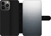 Bookcase Geschikt voor iPhone 13 Pro Max telefoonhoesje - Metaal print - Lijn - Grijs - Met vakjes - Wallet case met magneetsluiting
