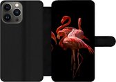 Bookcase Geschikt voor iPhone 13 Pro Max telefoonhoesje - Flamingo's - Vogels - Veren - Zwart - Met vakjes - Wallet case met magneetsluiting