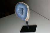 Agaat op standaard natuurtint blauw | 957 gram | 17cm hoog | edelstenen en mineralen | FLOATY STONE