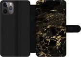 Bookcase Geschikt voor iPhone 11 Pro telefoonhoesje - Zwart - Goud - Verf - Met vakjes - Wallet case met magneetsluiting