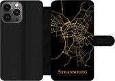 Bookcase Geschikt voor iPhone 13 Pro telefoonhoesje - Strasbourg - Kaart - Goud - Met vakjes - Wallet case met magneetsluiting