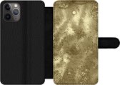 Bookcase Geschikt voor iPhone 11 Pro telefoonhoesje - Goud - Glitter - Structuur - Met vakjes - Wallet case met magneetsluiting