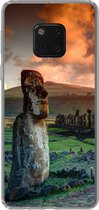 Huawei Mate 20 Pro hoesje - Eenzaam Moai standbeeld met een oranje lucht in Chili - Siliconen Telefoonhoesje