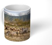 Mok - De Ngorongoro krater met veel wilde dieren die staan te grazen in Tanzania - 350 ML - Beker - Uitdeelcadeautjes