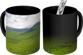 Magische Mok - Foto op Warmte Mok - De groene savanne van Ngorongoro in Tanzania - 350 ML - Uitdeelcadeautjes