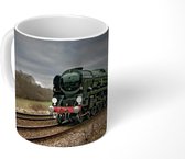 Mok - Stoomtrein met een grijze en bewolkte hemel - 350 ML - Beker - Uitdeelcadeautjes