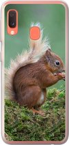Geschikt voor Samsung Galaxy A20e hoesje - Bosdier - Eekhoorn - Mos - Siliconen Telefoonhoesje