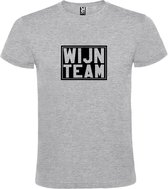 Grijs T shirt met print van " Wijn Team " print Zwart size M