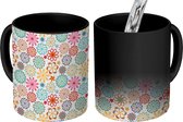 Magische Mok - Foto op Warmte Mokken - Koffiemok - Design - Bloemen - Mandala - Magic Mok - Beker - 350 ML - Theemok