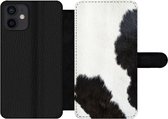 Bookcase Geschikt voor iPhone 12 telefoonhoesje - Dierenprint - Koeien - Vacht - Met vakjes - Wallet case met magneetsluiting